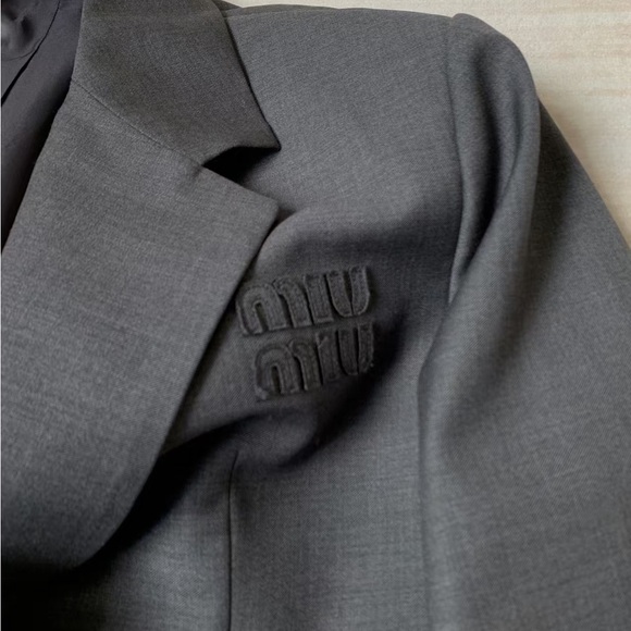 ❤️‍🔥CLEARANCE ❤️‍🔥 NWOT Miu Miu Gray Blazer with Blue Accents, Size 38 = M - Picture 3 of 7